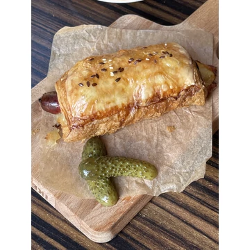 Angus grillkolbászos hotdog (kovászos) (Szabi A Pék &amp; Kávésdoboz) előrendelés bolti átvételre 1db